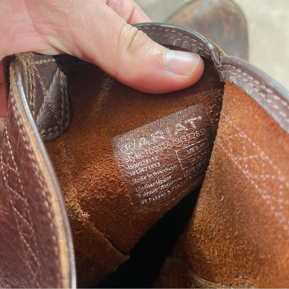 Ariat 10002429‎  Boot Man’s Size 9.5D Brown Sierra Pull On Leather Round Toe